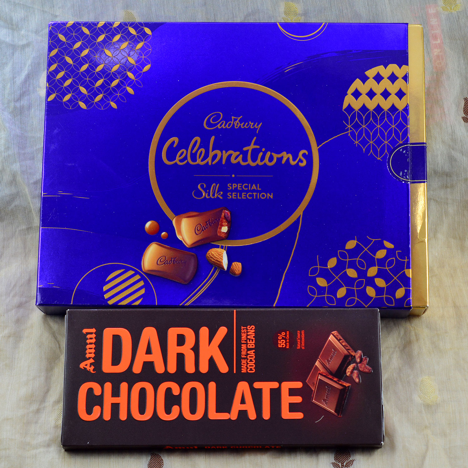Delightful Silk Celebration with Amul Dark Choco Chocolates