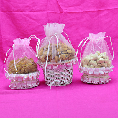 Cashew, Resins and Almonds Dry Fruit Hamper of 3 Dry Fruit