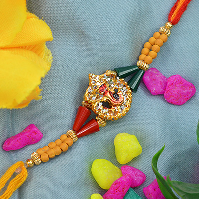 Stunning Golden Diamond Ganesh with Beautiful Sandalwood Beads and Stylish Silk Thread