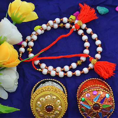 Fascinating and Shining Pearls Garland with Graceful Silk Thread