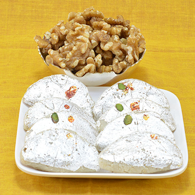Palatable Kaju Gujia with Mouthwatering Walnut Dry Fruit Hamper